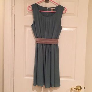 Forever 21 green and beige lined dress